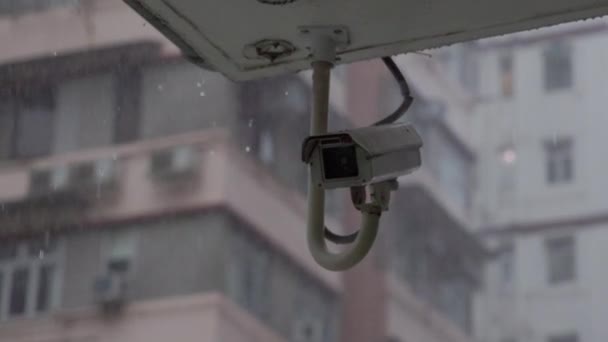 Piogge Abbondanti Cadono Sulla Telecamera Sicurezza Del Grattacielo Filmati Alta — Video Stock