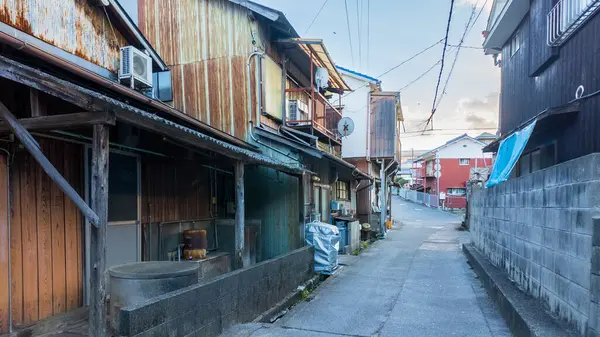 Jalan Sempit Antara Rumah Rumah Tua Kota Kecil Jepang Foto Stok Lukisan  