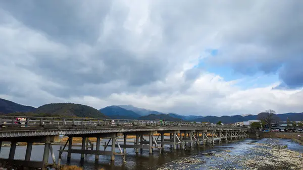 Historische Houten Brug Steekt Rivier Naar Arashiyama Kyoto Japan Hoge Stockfoto