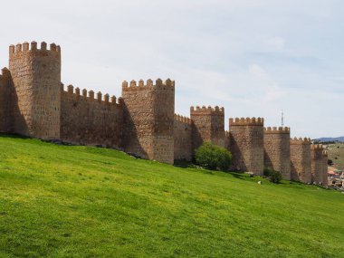 Avila, güzel duvarları olan ortaçağ şehri. İspanya.