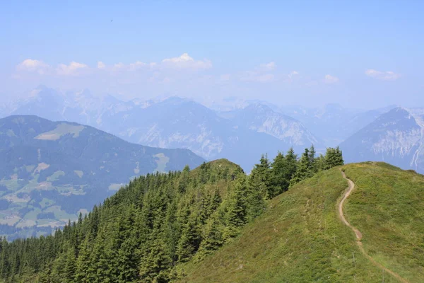 Wędrówki Austriackich Górach Rejonie Alpbach — Zdjęcie stockowe