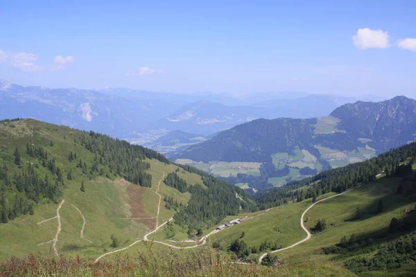 Avusturya Dağlarında Alpbach Bölgesinde Yürüyüş Yapmak — Stok fotoğraf
