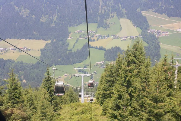 穿越奥地利山区 在Alpbach地区 — 图库照片