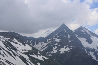 Grossglockner Yüksek Alp Yolu, Avusturya 'da bir dağ geçidi..