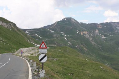 Grossglockner Yüksek Alp Yolu, Avusturya 'da bir dağ geçidi..