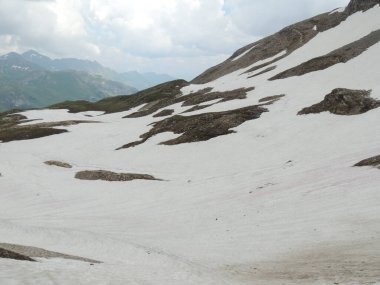 Grossglockner Yüksek Alp Yolu, Avusturya 'da bir dağ geçidi..