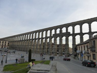 Segovia, Roma su kemeri olan güzel bir şehir. Mükemmel durumda. İspanya.