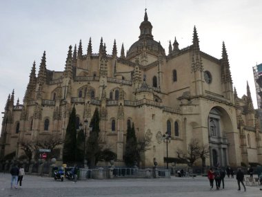 Segovia, Roma su kemeri olan güzel bir şehir. Mükemmel durumda. İspanya.