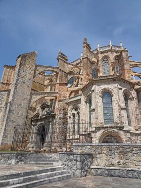 Castro Urdiales, güzel Şato-Deniz feneriyle Cantabria 'da bir kasaba..