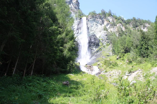 オーストリアの高山地帯にあるJungfernspring滝 — ストック写真