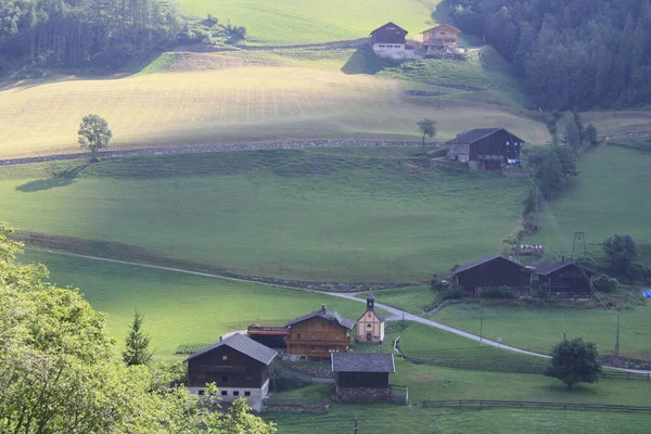 Avusturya 'nın dağlık bölgesinde Jungfernsprung şelalesi.