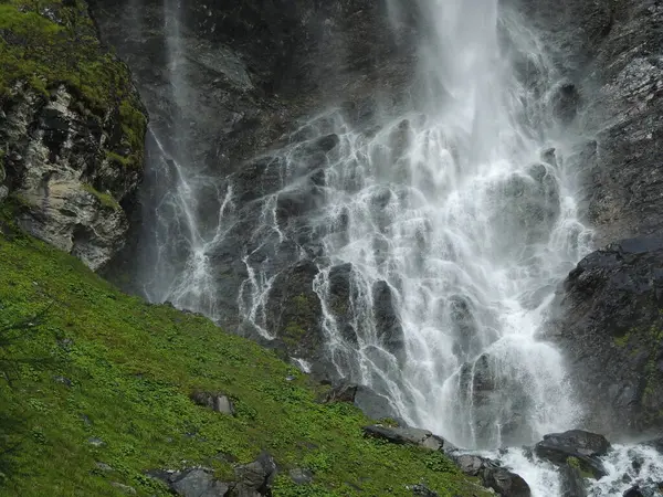 Водопад Юнгферншпрунг Альпийской Зоне Австрии — стоковое фото