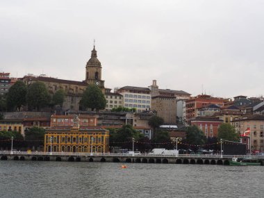 Portugalete, asma köprüsü ile ünlü bir Bask kasabası..