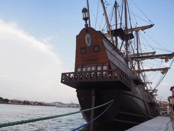 ヴィスカヤの漁村であるポルトガレテでは 古い船が展示されています スペイン — ストック写真