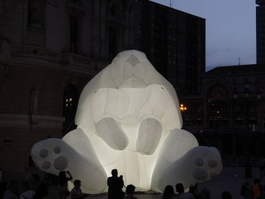 Bilbao, Biscayan başkentinde beyaz geceler. İspanya.