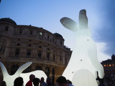 Bilbao, Biscayan başkentinde beyaz geceler. İspanya.