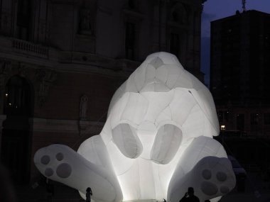 Bilbao, Biscayan başkentinde beyaz geceler. İspanya.