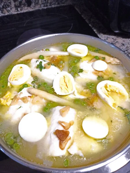 Merluza Salsa Verde Con Huevo Cocido Plato Típico Cocina Vasca —  Fotos de Stock