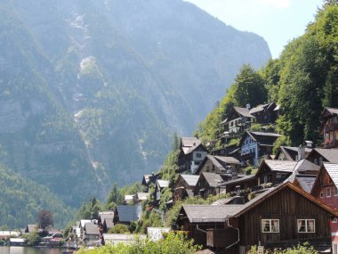 Hallstatt, güzel Avusturya kasabası Bir gölün kıyısında.