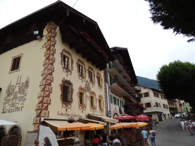 St. Wolfgang im Salzkammergut, an Austrian town on the shores of a lake, between mountains.