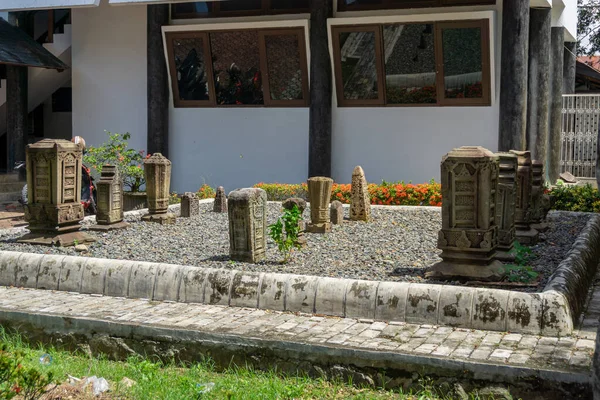 Banda Aceh Endonezya 'daki Aceh Müzesi' nde ulusal kahramanlar mezarlığı. Aceh tarihi mezarları