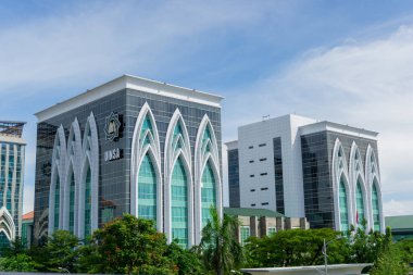 Surabaya, Endonezya - 18 Kasım 2021: Surabaya, Endonezya 'daki Sunan Ampel İslam Üniversitesi' nin ön ofis binası