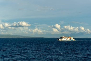 Endonezyalı yolcular KMP Aceh Hebat 2 'yi Sabang adasından Banda Aceh' e götürüyorlar. Sabang Adası 'na giden yolcular.