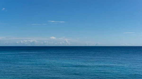 Zeegezicht Vanuit Hoog Perspectief Bovenaanzicht Zeewater Diepe Oceaan Bij Daglicht Stockfoto