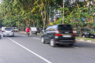 Medan, Endonezya - 26 Eylül 2023: şehir trafik hareketi bulanıklığı. Kuzey Sumatera 'da trafik bulanıklaştı