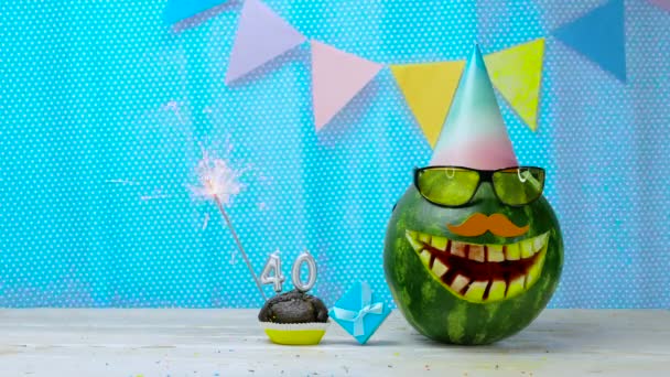 40歳の夏のための創造的な誕生日の挨拶のコピースペース 40番のキャンドル付きビデオポストカード幸せな誕生日マフィン 漫画の笑顔の休日の装飾のスイカの文字お祝い — ストック動画