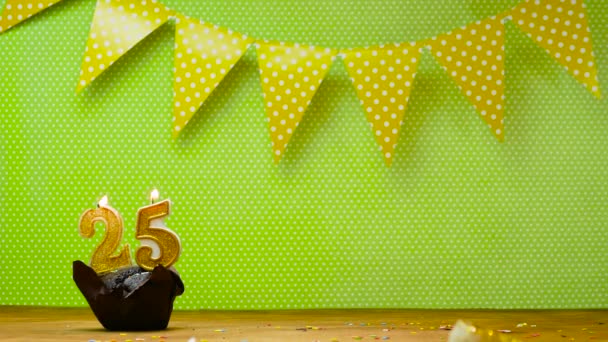 生日快乐背景与数字25 与美丽的装饰复制空间 有蛋糕和蜡烛的漂亮背景 有和没有意大利面 有两种选择 — 图库视频影像