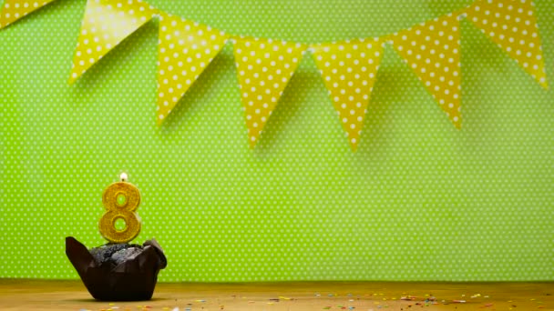 生日快乐背景与8号 与美丽的装饰复制空间 有蛋糕和蜡烛的漂亮背景 有和没有意大利面 有两种选择 — 图库视频影像
