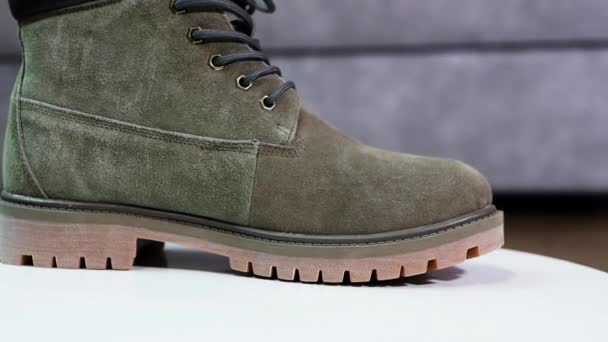 Close Men Shoes Olive Color Turntable 360 Leather Shoes Men — Stock Video