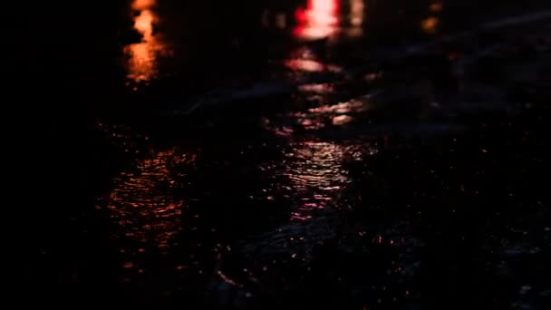 Pluie Estivale Éclaboussures Dans Une Flaque Eau Nuit Pluie Avec — Video