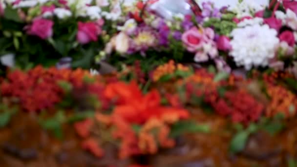 背景派 鲜花和浆果 节日蛋糕庄严 — 图库视频影像
