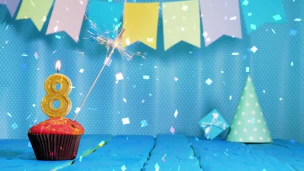 有8号的生日快乐显卡 一个美丽的背景 用蜡烛和篝火 用蓝色的色调祝贺你的生日 复制空间 — 图库视频影像