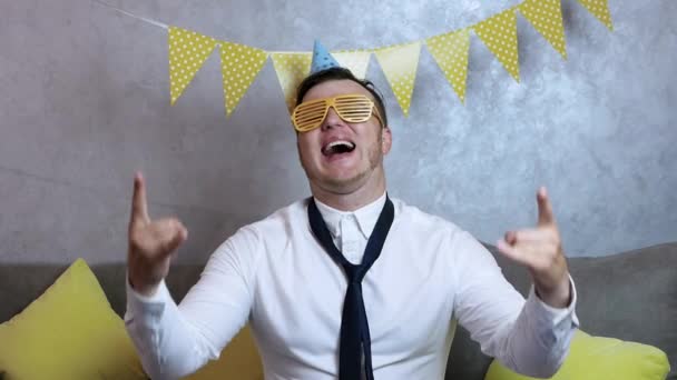 Homem Homem Chapéu Festivo Sua Cabeça Com Belo Sorriso Dentes — Vídeo de Stock