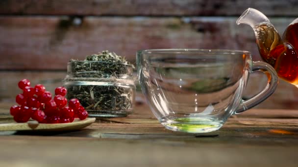 Slow Motion Pour Fruit Tea Berry Transparent Glass Cup Teapot — Stock Video