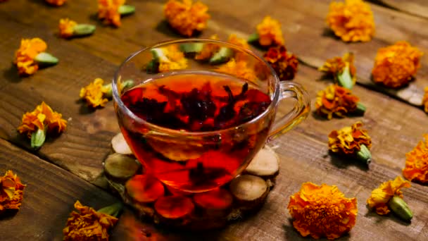 Αντιοξειδωτικό Τσάι Λουλούδι Marigold Τσάι Για Κρυολογήματα Naturotherapy Ποτό Αφαιρέστε — Αρχείο Βίντεο