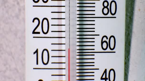 Θερμόμετρο Υδραργύρου Δείχνει Μείωση Της Θερμοκρασίας Του Αέρα Έξω Μείωση — Αρχείο Βίντεο