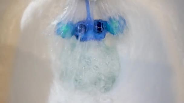 Toilet Scent Flush Toilet Disinfectant Gel Toilet Balls Smell Toilet — Stock Video