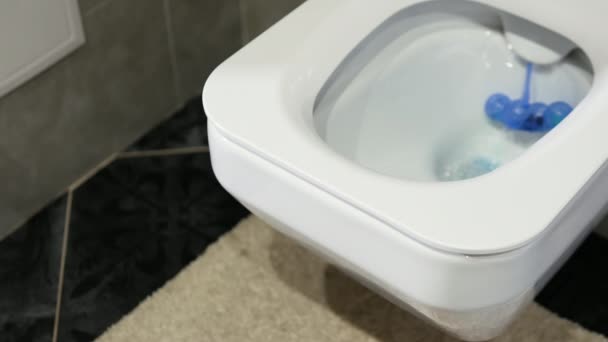 Ung Man Med Problem Med Könsorganen Man Springer Toaletten Prostata — Stockvideo
