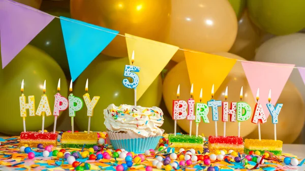 Cream Cupcake Κερί Για Πέντε Χρόνια Πολύχρωμη Κάρτα Γενεθλίων Για — Φωτογραφία Αρχείου