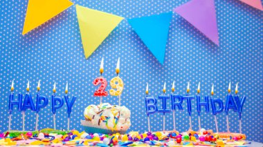  Doğum günün kutlu olsun mum harfli. Uzayın fotokopisini çek 29 yıl boyunca mutlu yıllar, Noel süslemeleri ile mumlar yak. Güzel tatil kartı..