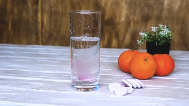 Throw Vitamin Pop Glass Water Concept Drinking Vitamin Tablets — Vídeo de Stock