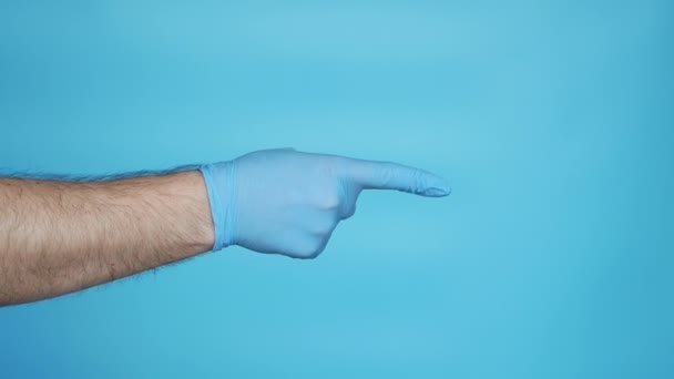 Γλώσσα Του Σώματος Δείχνει Ένα Ιατρικό Γάντι Μπλε Φόντο Χέρι — Αρχείο Βίντεο