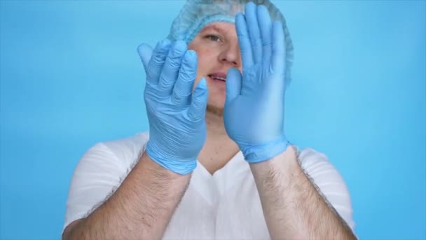 Doktor Ellerini Çırpıyor Üniformalı Doktor Alkışlıyor Tebrikler Hastane Doktoru Gülümseyerek — Stok video