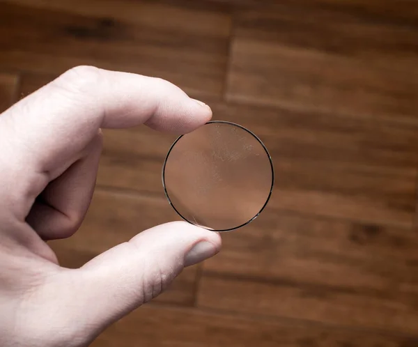 Verre Montre Rayé Dans Main Homme Cristal Artificiel Verre Silicaté — Photo