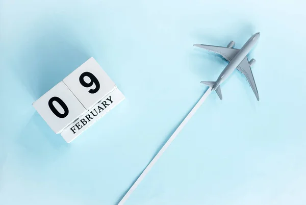 Februari Kalender Med Nummer Ovanifrån Kalender Med Flygande Passagerarplan Schemaläggare — Stockfoto
