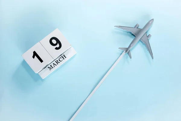 Mars Kalender Med Nummer Ovanifrån Kalender Med Ett Flygande Passagerarplan — Stockfoto